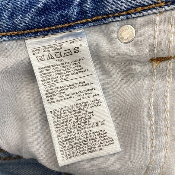 OLD NAVY High Waisted Distressed Boyfriend Jean Shorts Size 0 Frayed Hem - Picture 6 of 7